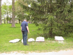 Looking at the five remaining gravestones of the Old Jewish Cemetary/Park Slavy Komsomola, Nyesviz, Belarus